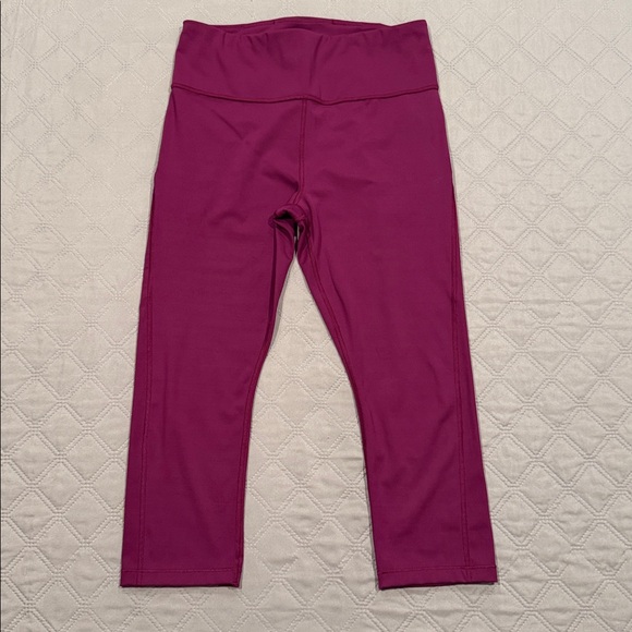 Athleta Ultímate Stash Pocket Capri. - Picture 8 of 16